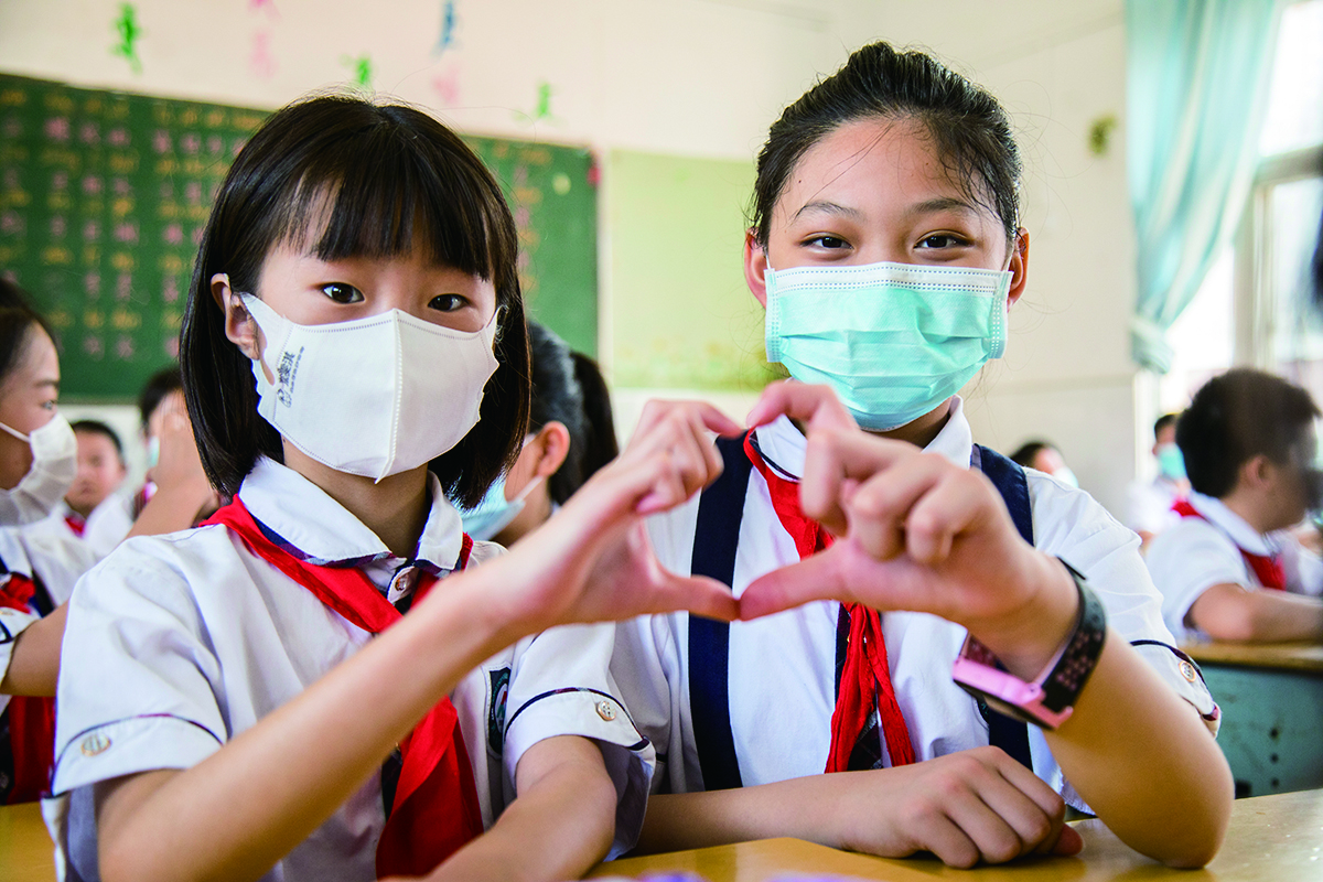 1612412263228792.jpeg 2020年9月1日,我市初中、高中各年级和小学五、六年级28万学生重返久违的校园。.JPG