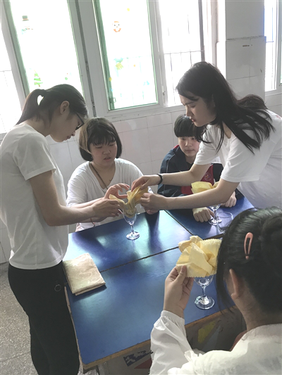 1558397758577583.png (第六篇)105名学生与6种职业“亲密接触”45.png