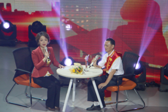 1568109633123794.png (正式版)黄石市庆祝第35个教师节暨纪念新中国成立70周年颁奖晚会圆满举行919.png